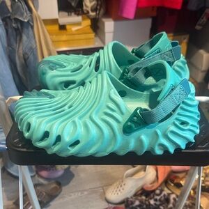 CROCS Turquoise Ripple Mules